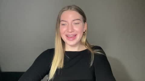 Snapshot of milanaaa_ chatting on 01/29/25, 07:53 Milana online show from 01/29/25, 07:53