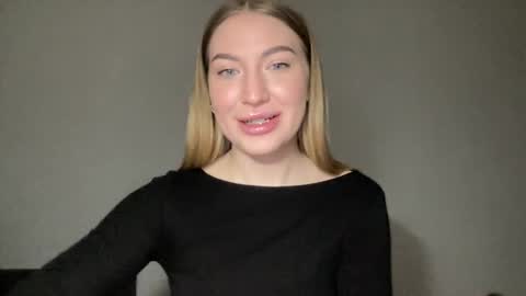 Snapshot of milanaaa_ chatting on 02/02/25, 11:08 Milana online show from 02/02/25, 11:08