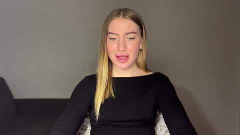 Snapshot of milanaaa_ chatting on 02/02/25, 05:26 Milana online show from 02/02/25, 05:26