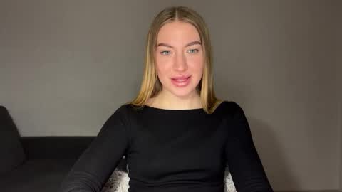 Snapshot of milanaaa_ chatting on 02/02/25, 09:23 Milana online show from 02/02/25, 09:23