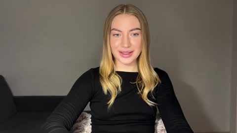 Snapshot of milanaaa_ chatting on 02/03/25, 12:25 Milana online show from 02/03/25, 12:25