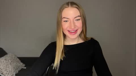 Snapshot of milanaaa_ chatting on 02/05/25, 10:55 Milana online show from 02/05/25, 10:55