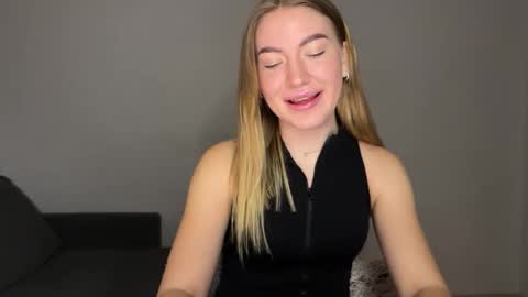 Snapshot of milanaaa_ chatting on 02/06/25, 09:06 Milana online show from 02/06/25, 09:06