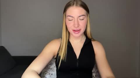 Snapshot of milanaaa_ chatting on 02/09/25, 05:54 Milana online show from 02/09/25, 05:54