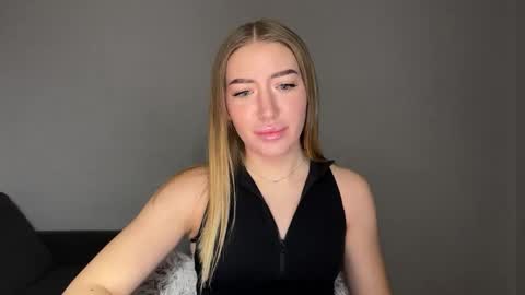 Snapshot of milanaaa_ chatting on 02/10/25, 02:05 Milana online show from 02/10/25, 02:05