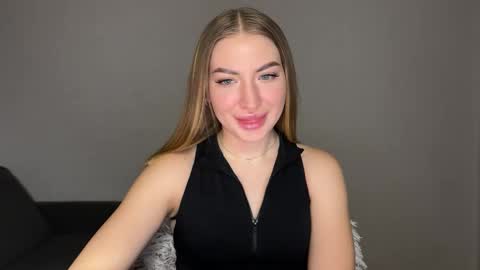 Snapshot of milanaaa_ chatting on 02/13/25, 06:16 Milana online show from 02/13/25, 06:16