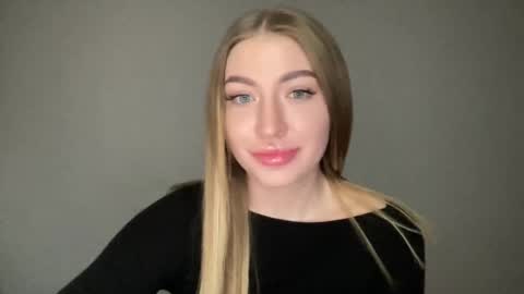 Snapshot of milanaaa_ chatting on 02/15/25, 03:06 Milana online show from 02/15/25, 03:06