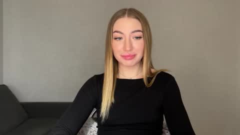 Snapshot of milanaaa_ chatting on 02/16/25, 01:27 Milana online show from 02/16/25, 01:27