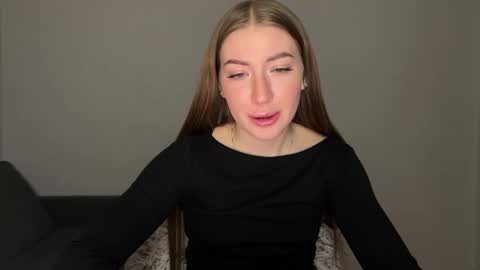 Snapshot of milanaaa_ chatting on 02/19/25, 10:31 Milana online show from 02/19/25, 10:31