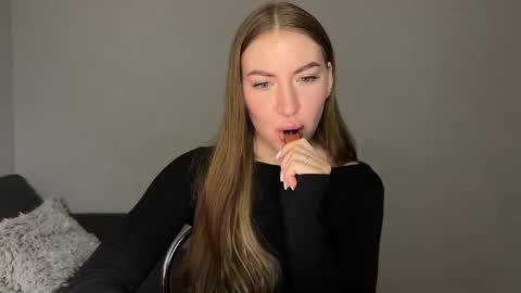 Snapshot of milanaaa_ chatting on 03/03/25, 02:15 Milana online show from 03/03/25, 02:15