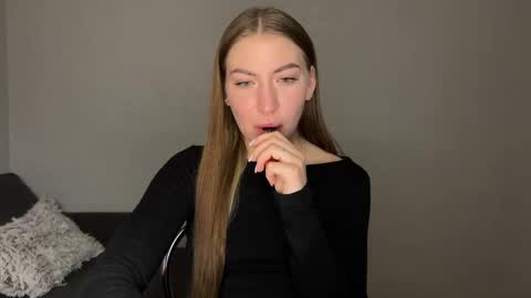 Snapshot of milanaaa_ chatting on 03/03/25, 06:55 Milana online show from 03/03/25, 06:55