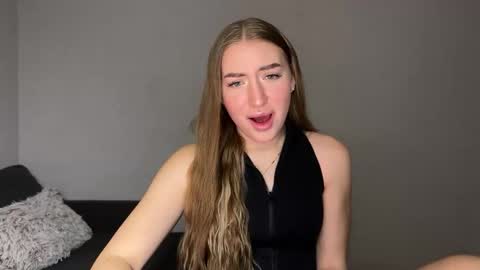 Snapshot of milanaaa_ chatting on 03/04/25, 07:11 Milana online show from 03/04/25, 07:11