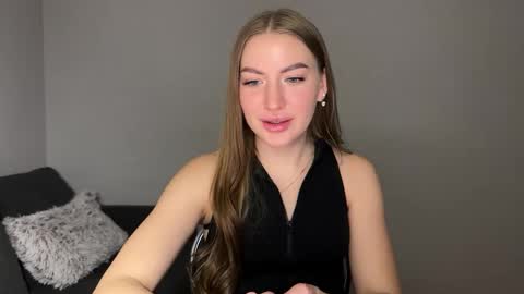 Snapshot of milanaaa_ chatting on 03/08/25, 03:35 Milana online show from 03/08/25, 03:35