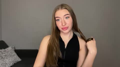 Snapshot of milanaaa_ chatting on 03/11/25, 07:47 Milana online show from 03/11/25, 07:47