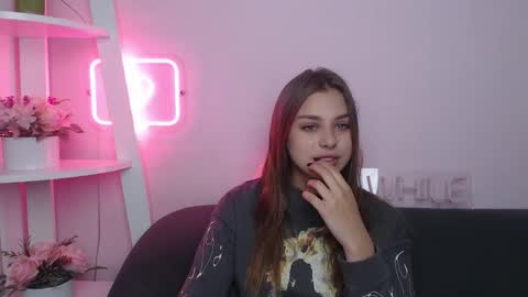 milanaangelas online show from 09/13/25, 04:45