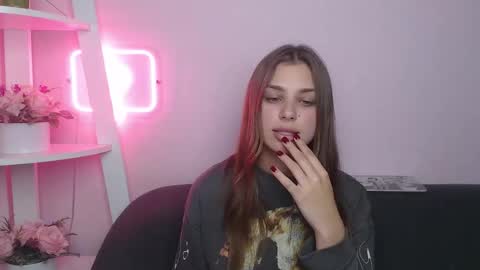 milanaangelas online show from 10/26/25, 05:52