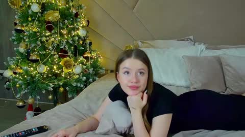 Snapshot of milanabalmain chatting on 12/24/24, 10:55 MilanaBalmain online show from 12/24/24, 10:55