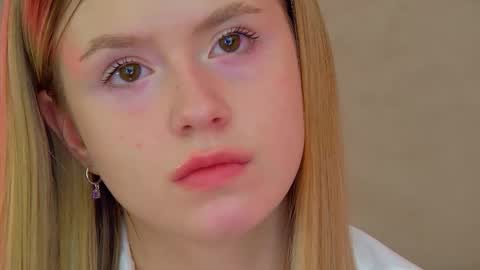 MilanaBalmain online show from 10/20/25, 04:07