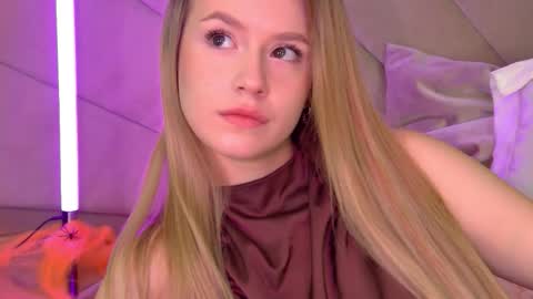 MilanaBalmain online show from 10/25/25, 04:31