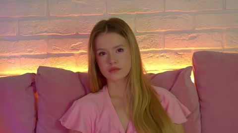 MilanaBalmain online show from 11/10/25, 04:33