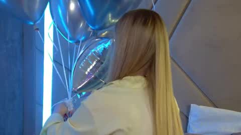 MilanaBalmain online show from 04/22/26, 04:30