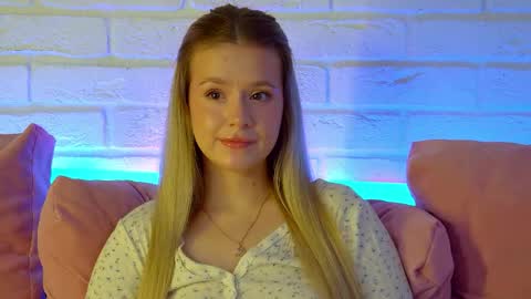 MilanaBalmain online show from 04/24/26, 04:26