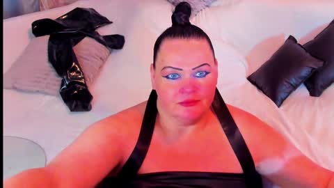 Snapshot of milanabiegert chatting on 12/20/24, 07:17 Lana online show from 12/20/24, 07:17