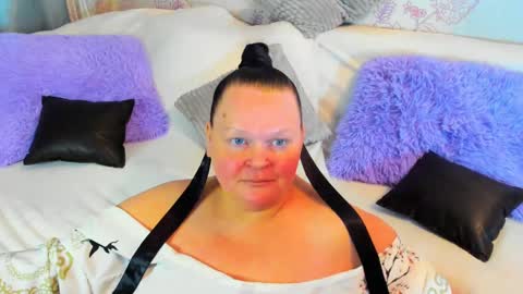 Snapshot of milanabiegert chatting on 02/11/25, 08:10 Lana online show from 02/11/25, 08:10