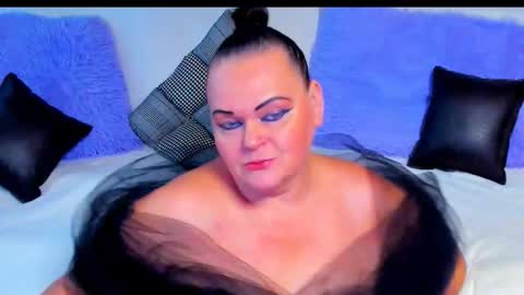 Snapshot of milanabiegert chatting on 10/14/25, 05:30 Lana online show from 10/14/25, 05:30