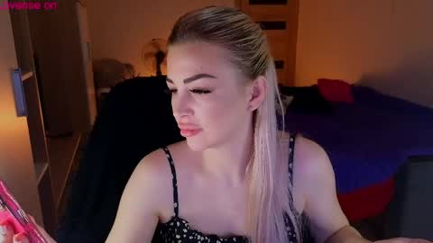 Snapshot of milanafox_ chatting on 05/30/26, 10:40 Lana online show from 05/30/26, 10:40