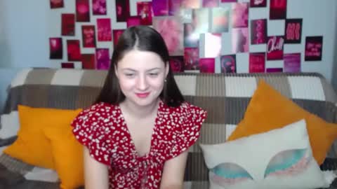 Snapshot of milanaroz chatting on 03/09/25, 05:44 milanaroz online show from 03/09/25, 05:44