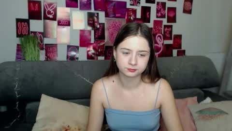 Snapshot of milanaroz chatting on 10/12/25, 05:06 milanaroz online show from 10/12/25, 05:06