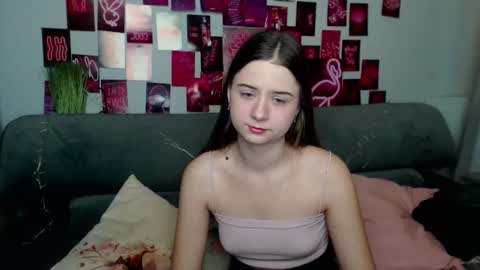 Snapshot of milanaroz chatting on 10/16/25, 04:57 milanaroz online show from 10/16/25, 04:57