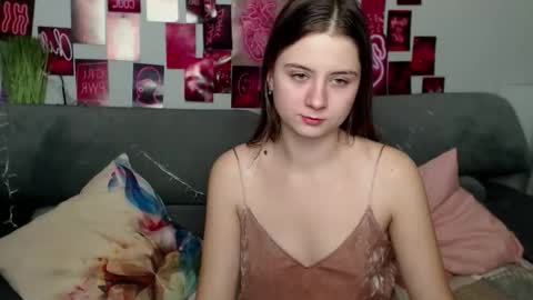 Snapshot of milanaroz chatting on 10/19/25, 05:02 milanaroz online show from 10/19/25, 05:02