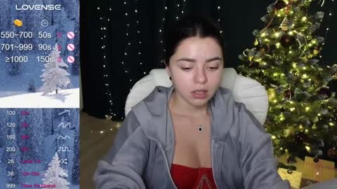 Snapshot of milania_hot_foxy chatting on 12/29/24, 10:03 Mila online show from 12/29/24, 10:03