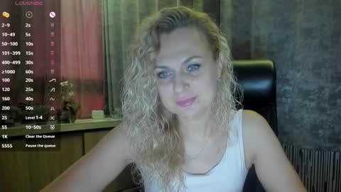 Snapshot of milanna_x chatting on 09/17/25, 04:30 milanna_x online show from 09/17/25, 04:30