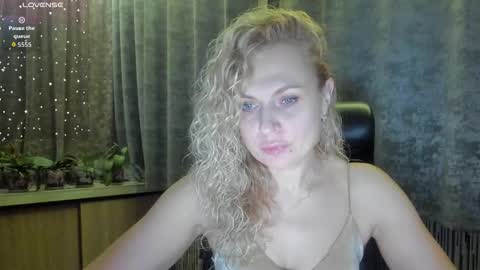 Snapshot of milanna_x chatting on 10/12/25, 08:52 milanna_x online show from 10/12/25, 08:52