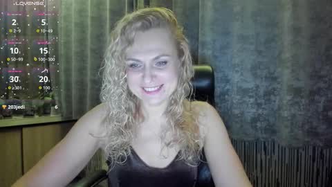 milanna_x online show from 10/21/25, 07:47
