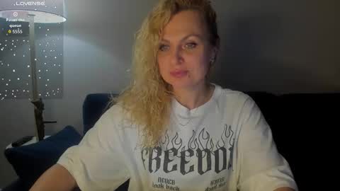 milanna_x online show from 11/17/25, 07:41