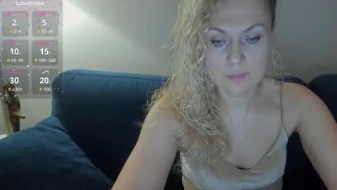milanna_x online show from 11/27/25, 06:15