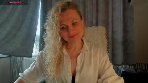 Snapshot of milanna_x chatting on 05/13/26, 04:04 milanna_x online show from 05/13/26, 04:04