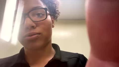 Snapshot of milanthesub chatting on 11/04/25, 11:37 milanthesub online show from 11/04/25, 11:37