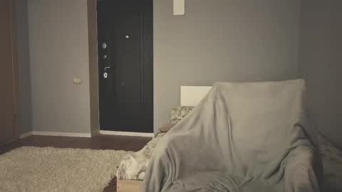 Mila online show from 04/08/26, 12:10