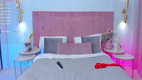 Snapshot of milavox chatting on 02/13/25, 05:58 Mia online show from 02/13/25, 05:58