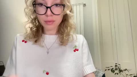 Mila online show from 09/21/25, 03:35