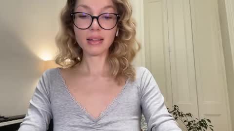 Mila online show from 10/23/25, 04:06