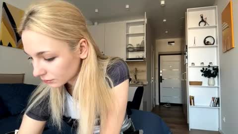 Snapshot of mildaleggette chatting on 10/07/25, 07:38 Millla online show from 10/07/25, 07:38