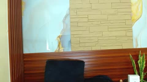 Ana online show from 10/31/25, 06:20