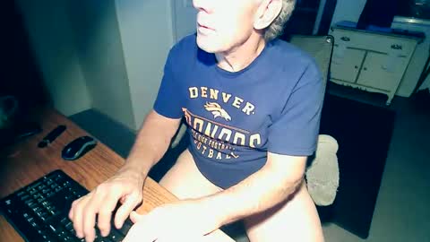 Snapshot of milehi1958 chatting on 10/20/25, 12:44 Milehi1958 online show from 10/20/25, 12:44