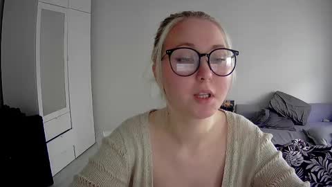 Milena new nonude shy blonde natural online show from 04/20/26, 12:52